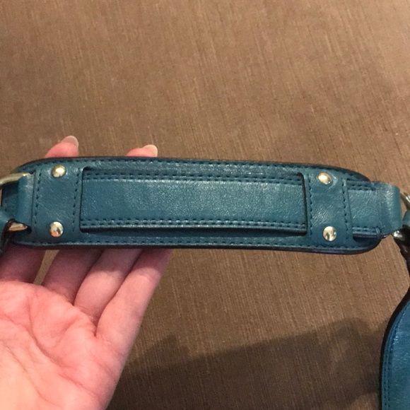 Coach satchel in teal color with a removable strap - Picture 3 of 8